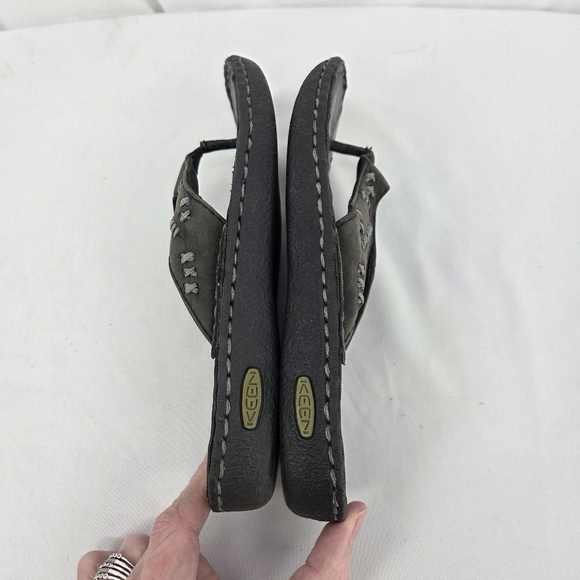 Keen Women's Bree Black Leather Thong Flip Flops sz 6 - Picture 8 of 9